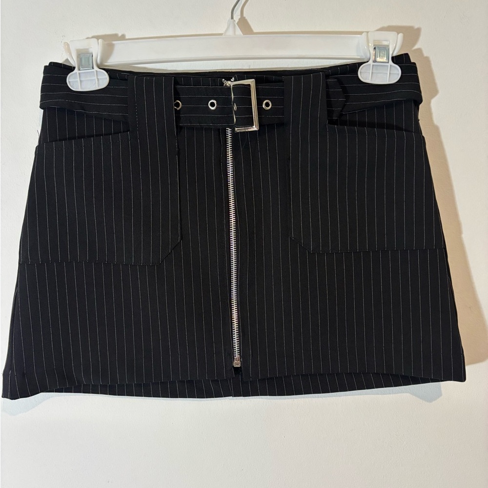 Taunt Juniors Size 3 Black Pin Striped Mini Skirt Buckle Zipper Front Y2K Casual